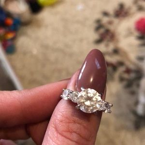 Pictures don’t do Justice! Engagement Ring size 5